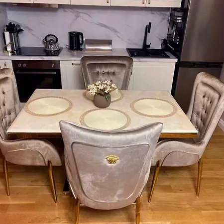 Appartamento Luxury Neoclassical Elegance