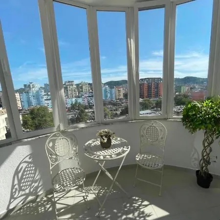 Luxury Neoclassical Elegance Appartamento