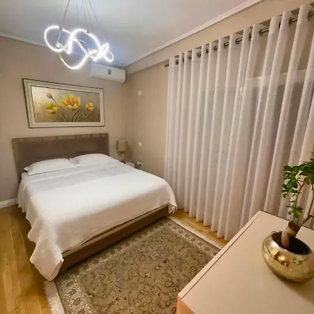 Appartamento Luxury Neoclassical Elegance *